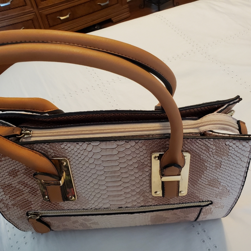 Handbag - Picture 8 of 9